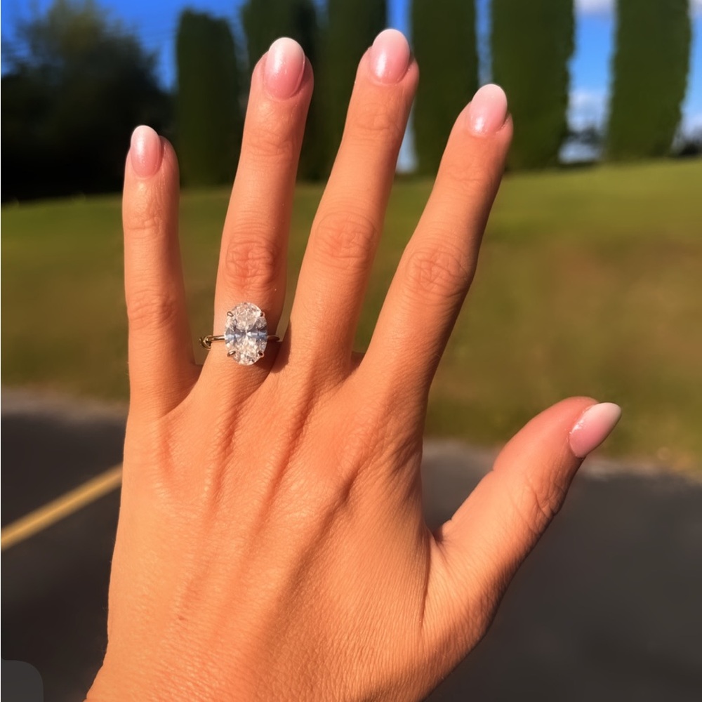 Hidden halo engagement ring 6 carat solitaire oval moissanite ring - Picture 5 of 9